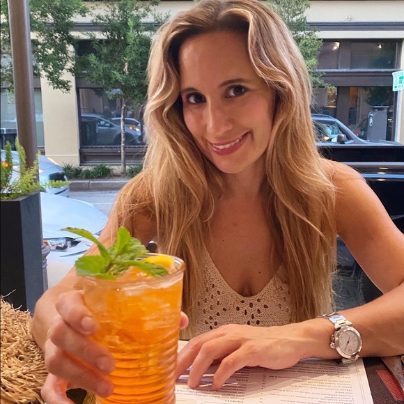 Meet your Posher, Beth - Picture 2 of 2